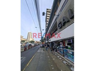 Foto 3 de Venta De Oficina en Av. Garcilaso de la Vega - Zona Altamente Comercial