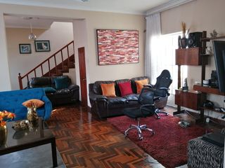 Foto 5 de VENTA DE AMPLIA CASA 237M2 - 3 PISOS + MINIDEPARTAMENTO -  URB. SAN ANTONIO MIRAFLORES