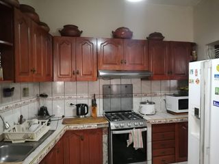 Foto 13 de VENTA DE AMPLIA CASA 237M2 - 3 PISOS + MINIDEPARTAMENTO -  URB. SAN ANTONIO MIRAFLORES