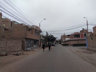 Foto 2 de En venta casa de 3 pisos + Azotea - Los Olivos