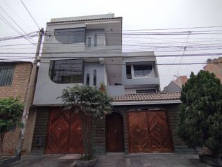 Foto 4 de En venta casa de 3 pisos + Azotea - Los Olivos