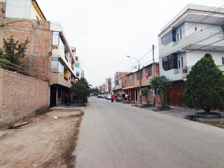 Foto 5 de En venta casa de 3 pisos + Azotea - Los Olivos