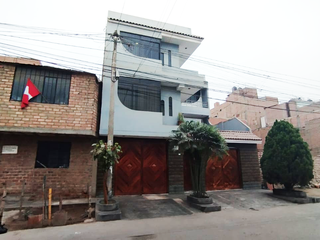 Foto 6 de En venta casa de 3 pisos + Azotea - Los Olivos