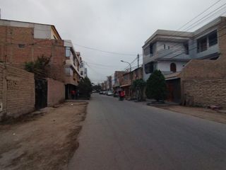 Foto 7 de En venta casa de 3 pisos + Azotea - Los Olivos