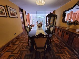 Foto 10 de VENDO CASA DE 3 PISOS EN SURCO AV. SOTO BERMEO