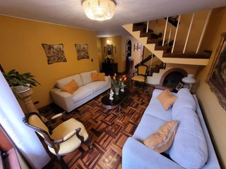 Foto 1 de VENDO CASA DE 3 PISOS EN SURCO AV. SOTO BERMEO