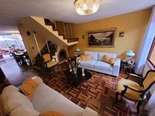Foto 4 de VENDO CASA DE 3 PISOS EN SURCO AV. SOTO BERMEO