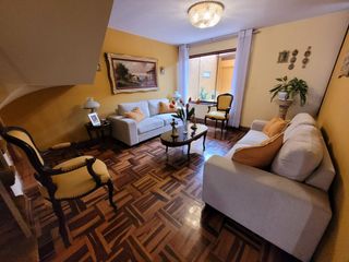 Foto 5 de VENDO CASA DE 3 PISOS EN SURCO AV. SOTO BERMEO