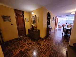Foto 16 de VENDO CASA DE 3 PISOS EN SURCO AV. SOTO BERMEO