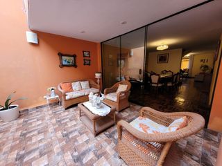 Foto 20 de VENDO CASA DE 3 PISOS EN SURCO AV. SOTO BERMEO