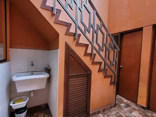 Foto 57 de VENDO CASA DE 3 PISOS EN SURCO AV. SOTO BERMEO