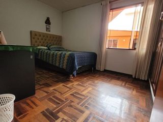 Foto 33 de VENDO CASA DE 3 PISOS EN SURCO AV. SOTO BERMEO