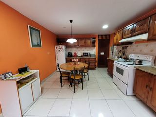 Foto 45 de VENDO CASA DE 3 PISOS EN SURCO AV. SOTO BERMEO