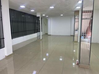 Foto 3 de Rento Local  Comercial de 100 m2 en la Av. Los Shyris , Quito , Ecuador.