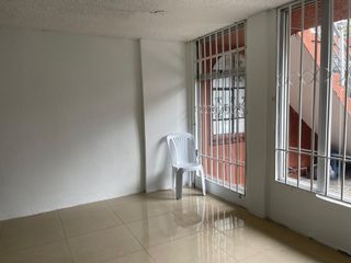 Foto 5 de Rento Local  Comercial de 100 m2 en la Av. Los Shyris , Quito , Ecuador.