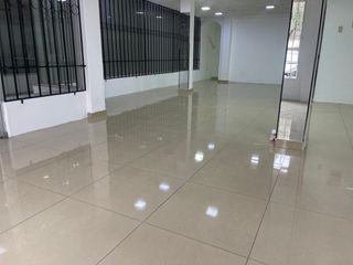 Foto 6 de Rento Local  Comercial de 100 m2 en la Av. Los Shyris , Quito , Ecuador.