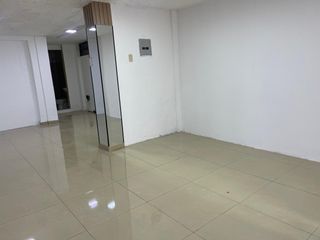 Foto 7 de Rento Local  Comercial de 100 m2 en la Av. Los Shyris , Quito , Ecuador.
