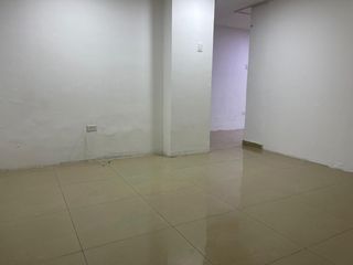 Foto 11 de Rento Local  Comercial de 100 m2 en la Av. Los Shyris , Quito , Ecuador.