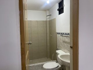 Foto 12 de Rento Local  Comercial de 100 m2 en la Av. Los Shyris , Quito , Ecuador.