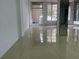 Foto 16 de Rento Local  Comercial de 100 m2 en la Av. Los Shyris , Quito , Ecuador.