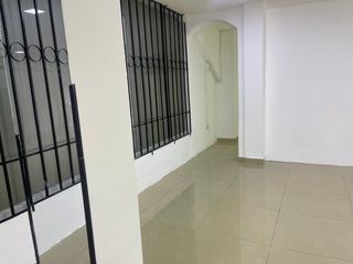 Foto 8 de Rento Local  Comercial de 100 m2 en la Av. Los Shyris , Quito , Ecuador.