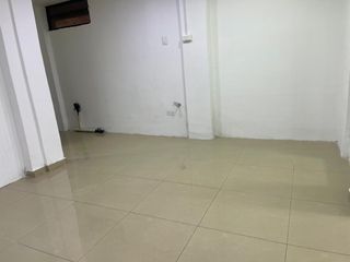 Foto 9 de Rento Local  Comercial de 100 m2 en la Av. Los Shyris , Quito , Ecuador.