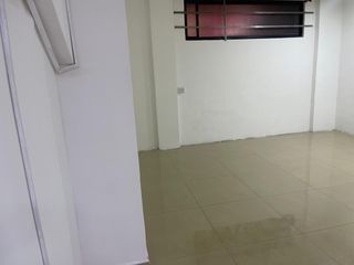 Foto 10 de Rento Local  Comercial de 100 m2 en la Av. Los Shyris , Quito , Ecuador.