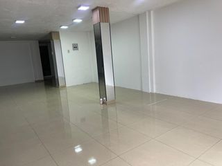 Foto 19 de Rento Local  Comercial de 100 m2 en la Av. Los Shyris , Quito , Ecuador.