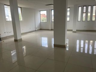 Foto 5 de Rento Oficina de 100 m2 en Av. Los Shyris.
