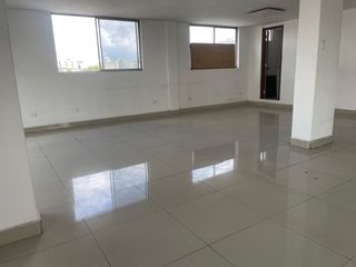 Foto 7 de Rento Oficina de 100 m2 en Av. Los Shyris.