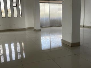 Foto 3 de Rento Oficina de 100 m2 en Av. Los Shyris.