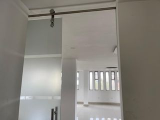 Foto 4 de Rento Oficina de 100 m2 en Av. Los Shyris.