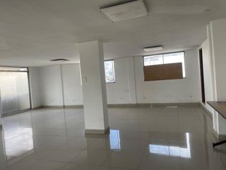 Foto 13 de Rento Oficina de 100 m2 en Av. Los Shyris.