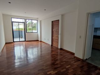 Foto 4 de Vendo hermoso departamento en el distrito de  La Molina 210mt2