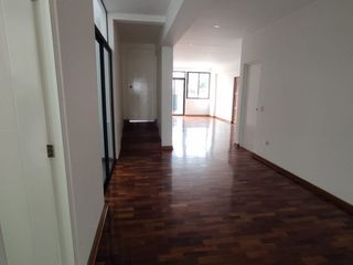 Foto 5 de Vendo hermoso departamento en el distrito de  La Molina 210mt2