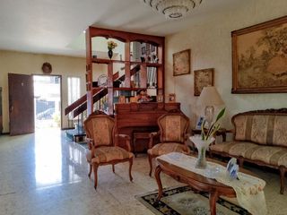 Foto 7 de Venta de Casa en Urdesa Central – Zona Cerrada.