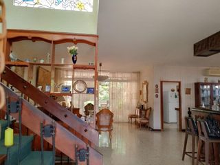 Foto 8 de Venta de Casa en Urdesa Central – Zona Cerrada.