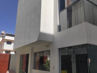 Foto 1 de Vendo linda casa urb. privada de cerro colorado, cerca city center $ 365,000 negociable