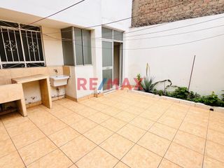 Foto 6 de 1140869 🏡 ¡Casa De 3 Pisos En Venta Cerca Al Mall De Comas – Vive O Invierte En La Mejor Zona!