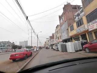 Foto 5 de Casa de 3 pisos ubicada en zona comercial-Los Olivos