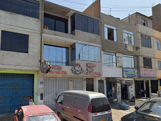 Foto 2 de Casa de 3 pisos ubicada en zona comercial-Los Olivos