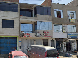 Foto 1 de Casa de 3 pisos ubicada en zona comercial-Los Olivos