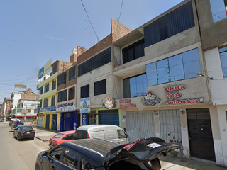 Foto 3 de Casa de 3 pisos ubicada en zona comercial-Los Olivos