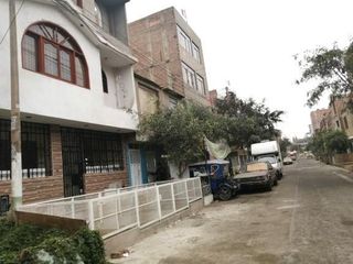Foto 3 de En venta casa de 3 pisos en Los Olivos