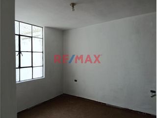 Foto 4 de Alquiler De Casa Para Empresas En Urb. Primavera A.C 220 M2 3500 Soles