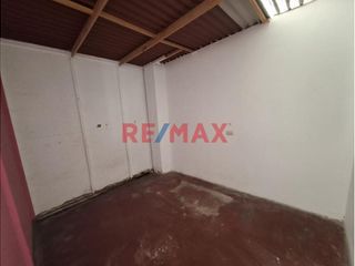 Foto 6 de Alquiler De Casa Para Empresas En Urb. Primavera A.C 220 M2 3500 Soles