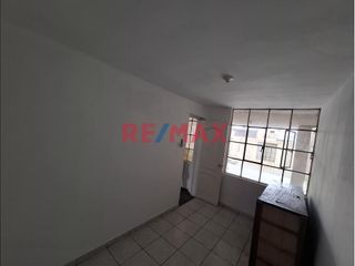 Foto 8 de Alquiler De Casa Para Empresas En Urb. Primavera A.C 220 M2 3500 Soles