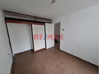 Foto 11 de Alquiler De Casa Para Empresas En Urb. Primavera A.C 220 M2 3500 Soles