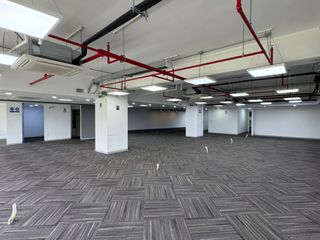 Foto 2 de Oficina Prime de 947 m² con Vista Al Golf Los Incas en Santiago de Surco