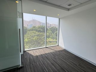 Foto 17 de Oficina Prime de 947 m² con Vista Al Golf Los Incas en Santiago de Surco